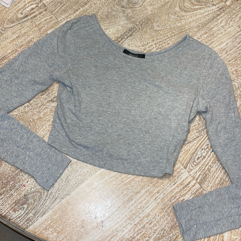 Forever 21 gray cropped long sleeve top Size small